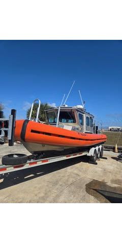 <strong>2003 SafeBoat defender SJP</strong>2003 SafeBoat Defender SJP With Suzuki 250 Outboards 