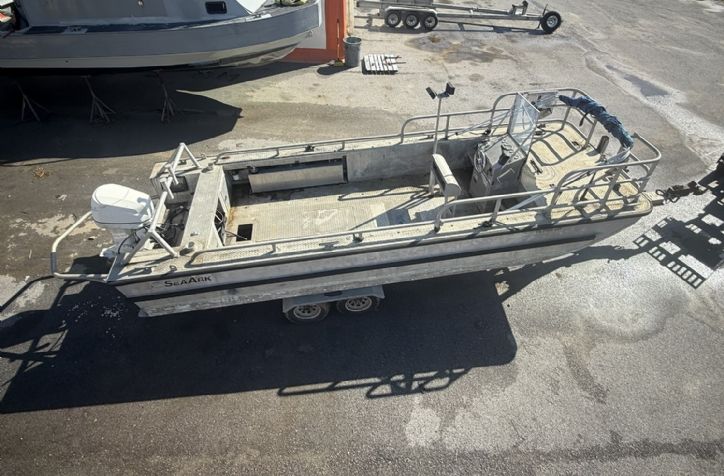 <strong>1990 Sea Ark Transporter </strong>1990 24 Sea Ark Transporter VSL 439