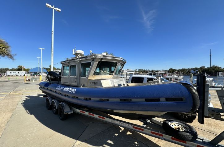 <strong>2004 SafeBoat Defender MR</strong>2004 SafeBoat Defender Twin Suzuki 250HP Outboards 