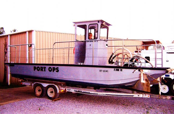 <strong>28 Willard Oil Skimmer Diesel Powered</strong>1988/2010 28 WILLARD Marine Oil Skimmer.  Powered by a Volvo Penta AD31P Diesel. Vessel has a 900 Gallon Storage Capacity