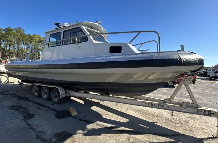 <strong>2003 Sea Ark Dauntless 28</strong>2003 Sea Ark Dauntless 28 powered by twin Yamaha 250's VSL 325