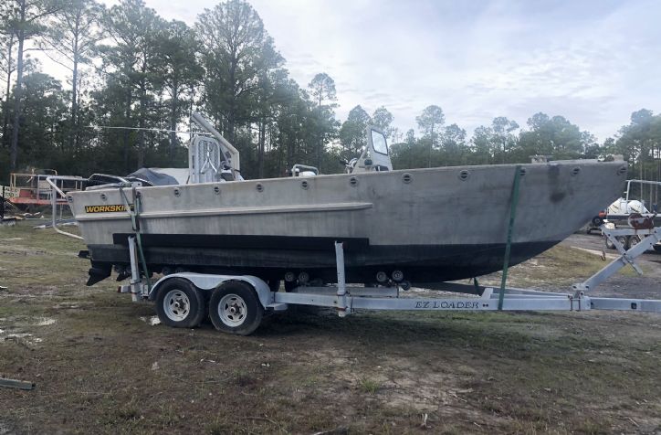 <strong>2006 25 WorkSkiff </strong>2006 25 Workskiff with twin 150 Mercury outboards