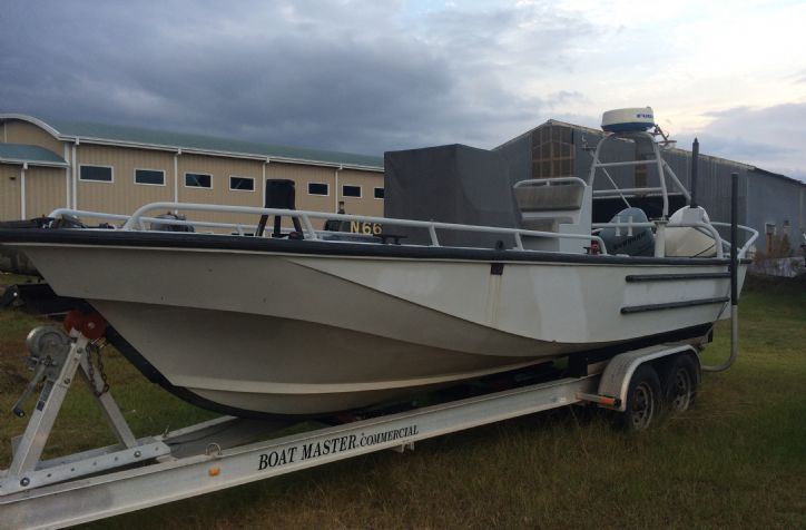 <strong>25 Boston Whaler 25131 (116)</strong>2004 25 Boston Whaler Guardian With Twin 175 Evinrudes.