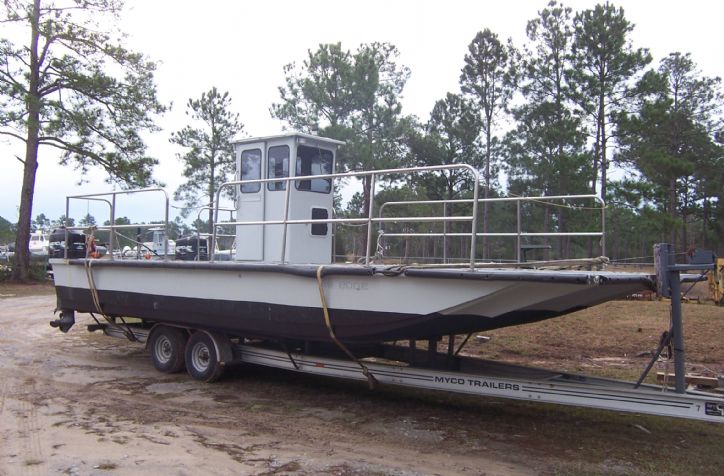 <strong>30' Neesa Workbarge with twin Mercury Outboards</strong>1989 30' Neesa Workbarge with Twin Mercury Outboards. 