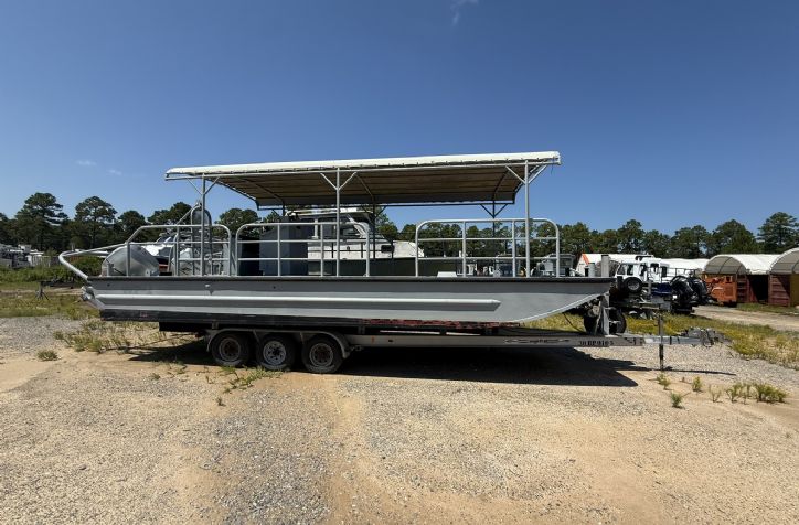 <strong>2001 Sea Ark 30 workbarge </strong>2001 Sea Ark 30ft Workbarge twin Honda 135 Outboards 