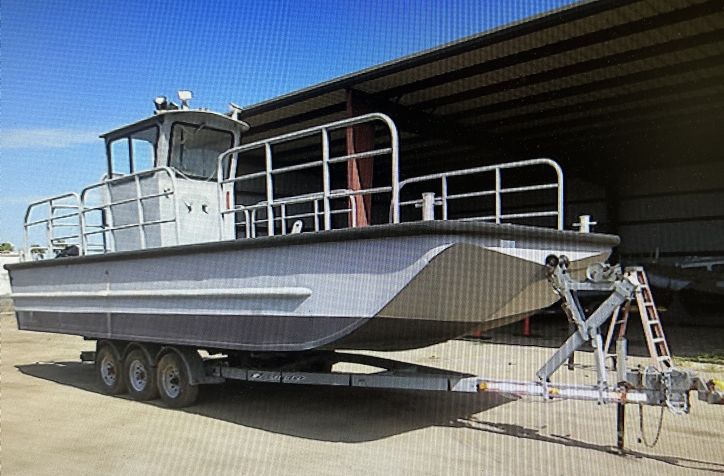 <strong>1996 30 Sea Ark Workbarge VSL 380</strong>1996 30 Sea Ark work barge Vessel 380 with twin Mercury outboard 