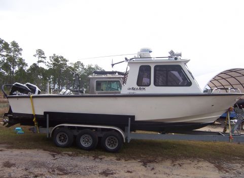 2001 Sea Ark 27 VC Commander
