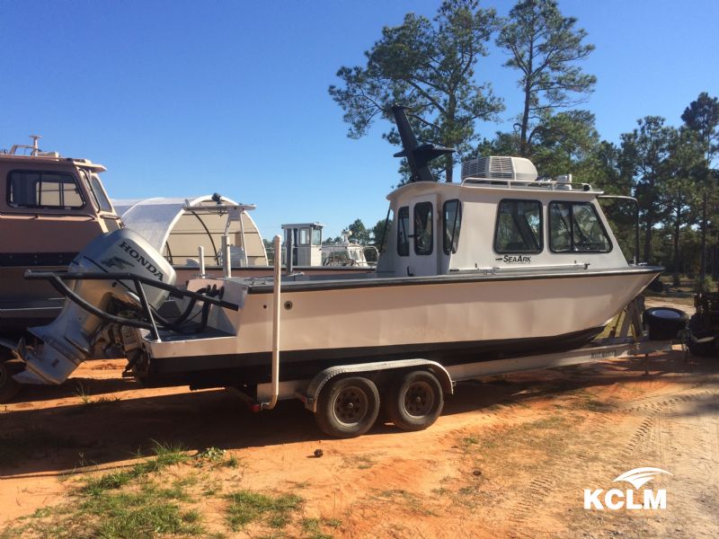 2001 Sea Ark 27 VC Commander 105